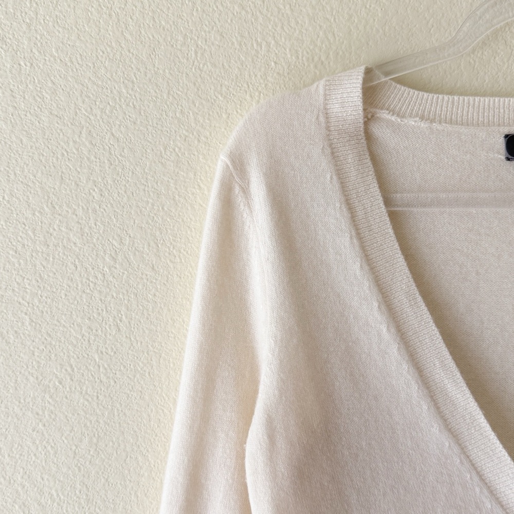C By Bloomingdale’s 100% Cashmere V-Neck Button Cardigan Sweater Medium Cream - Picture 4 of 10